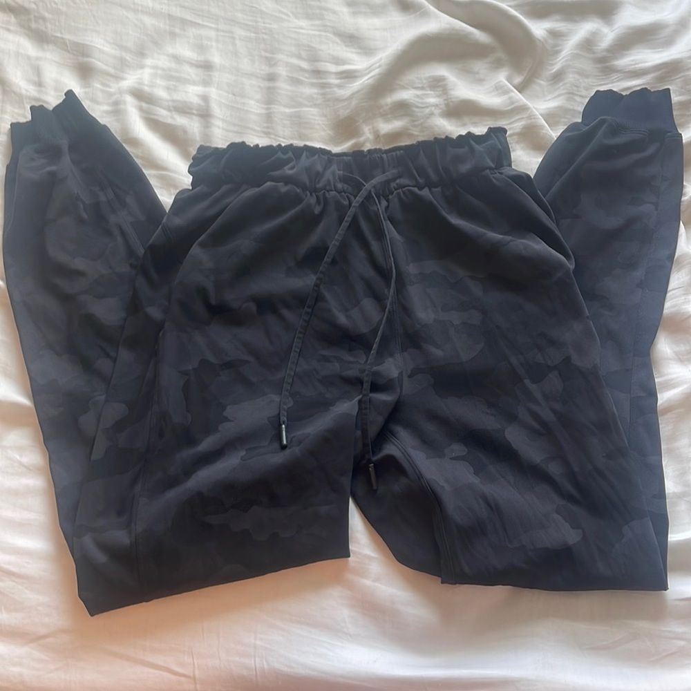 Lululemon stretch high rise jogger in size 4 in color Heritage 365 Camo…